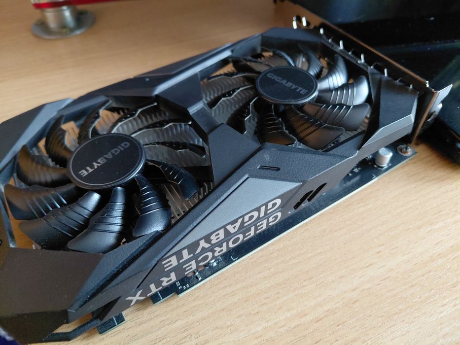 продам топорище,щетку и молоток