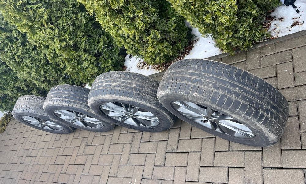 Set 4 roți originale Hyundai – jante aliaj R17 + anvelope vară.