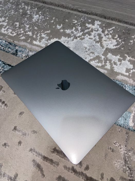 MacBook Air M1 (2020).