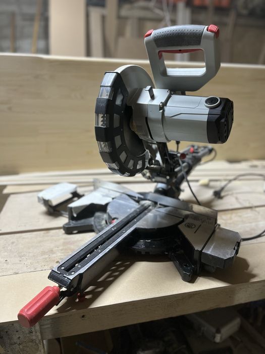 Продам торцовочную пилу