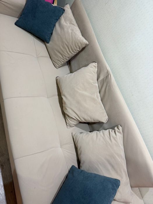 Продам диван компактный.