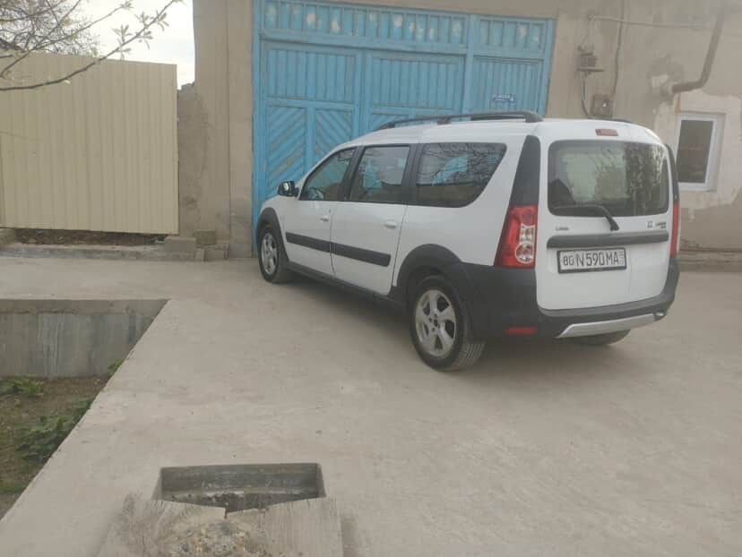 Lada largus sotilati narxi yana keliwiladi