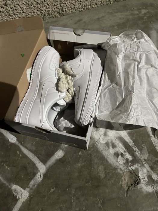 Air force 1 legit, rope laced. De obicei avem orice marime