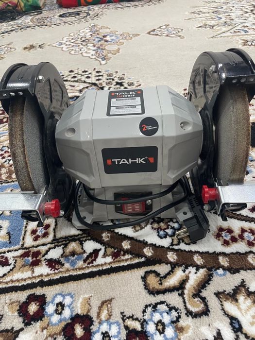 Точилка 220в в хорошем состояний