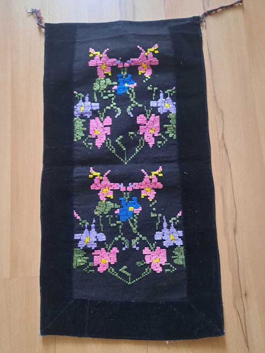 Автентични стари вълнени престилки