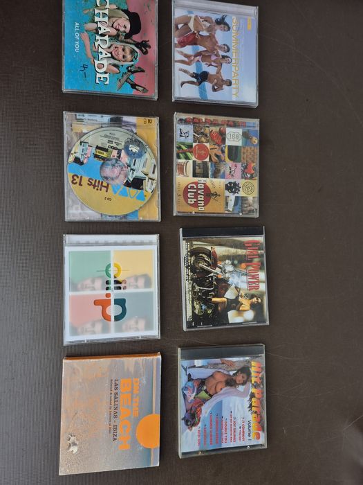 Vând Lot CD originale cu muzica usoara mixta straina artisti internationalii  anii 1960-70-80-90