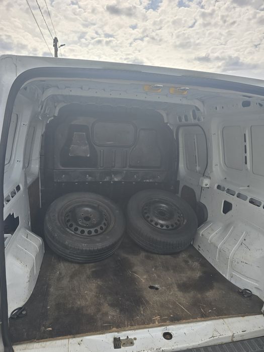 Dubița Ford Transit connect 1.8 t diesel 2011 alba 2 locuri ideala transport marfa pescuit mobila service mobil etc