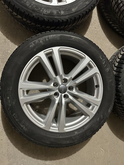 Комплект оригинални джанти със зимни гуми 20 цола.