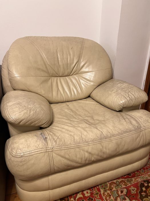 Кожаное кресло отдам