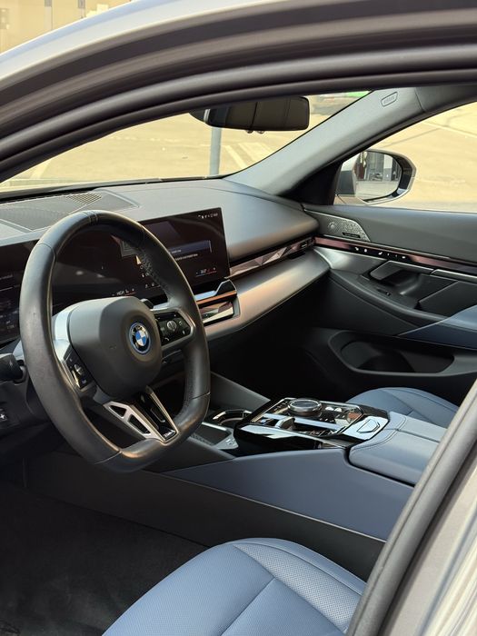 BMW i5 35L v nalichii