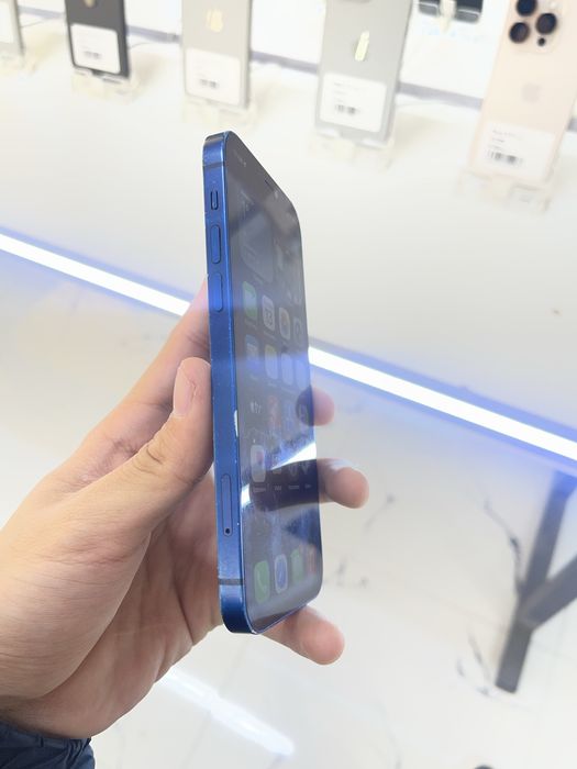 Продаю айфон 12