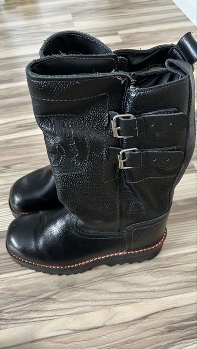 Продам зимнюю очень теплую обувь.