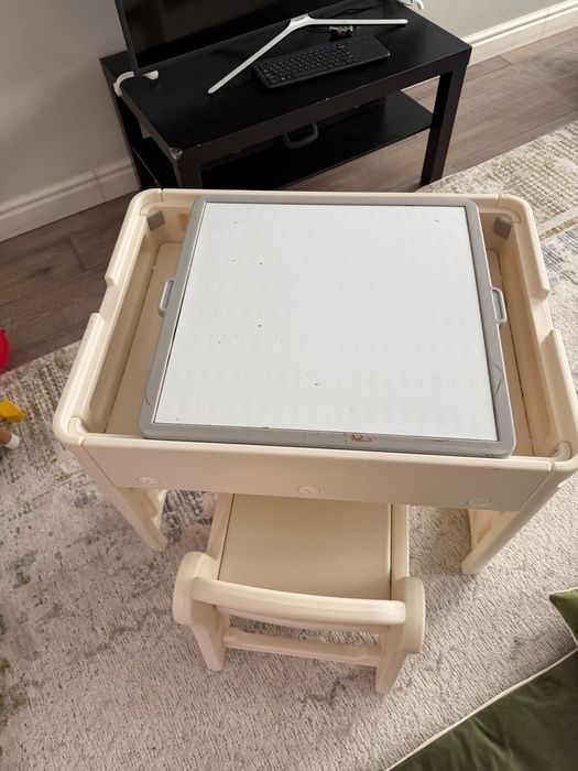 Детский стол со стулом