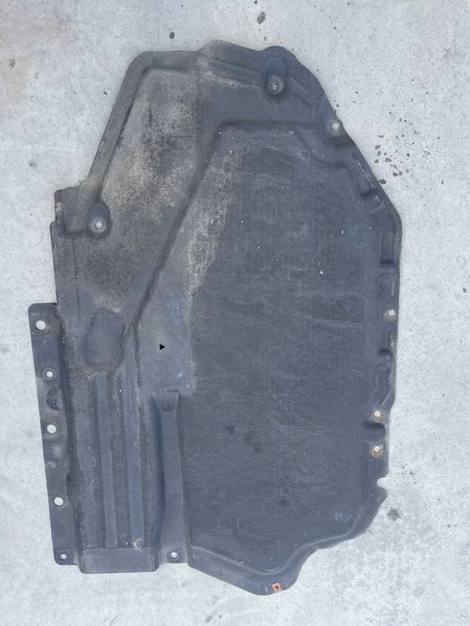 Scut rezervor stanga Bmw X5 F15 40eX cod 7377131