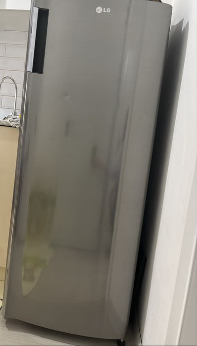 Холодильник LG, отличное состояние, большая морозилка