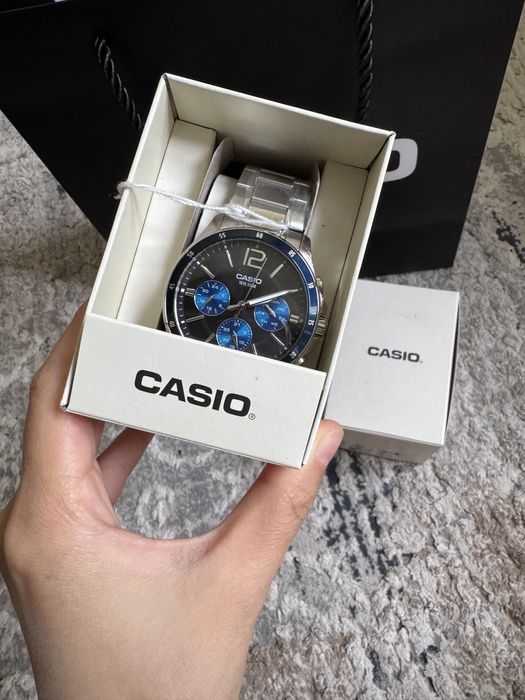 Новые часы Casio кварцевые