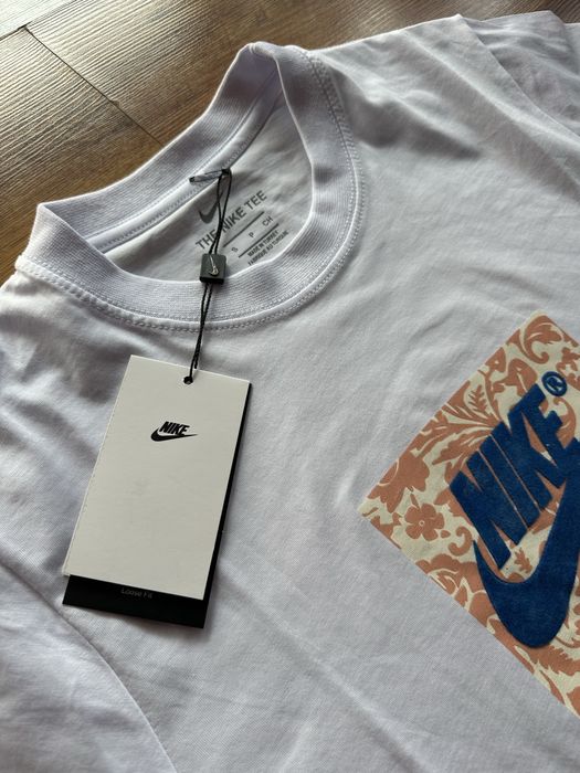 Мъжка,памучна,бяла тениска Nike с тъмно синьо лого