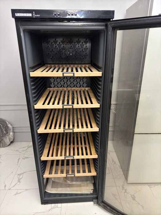 Продам винный шкаф Liebherr