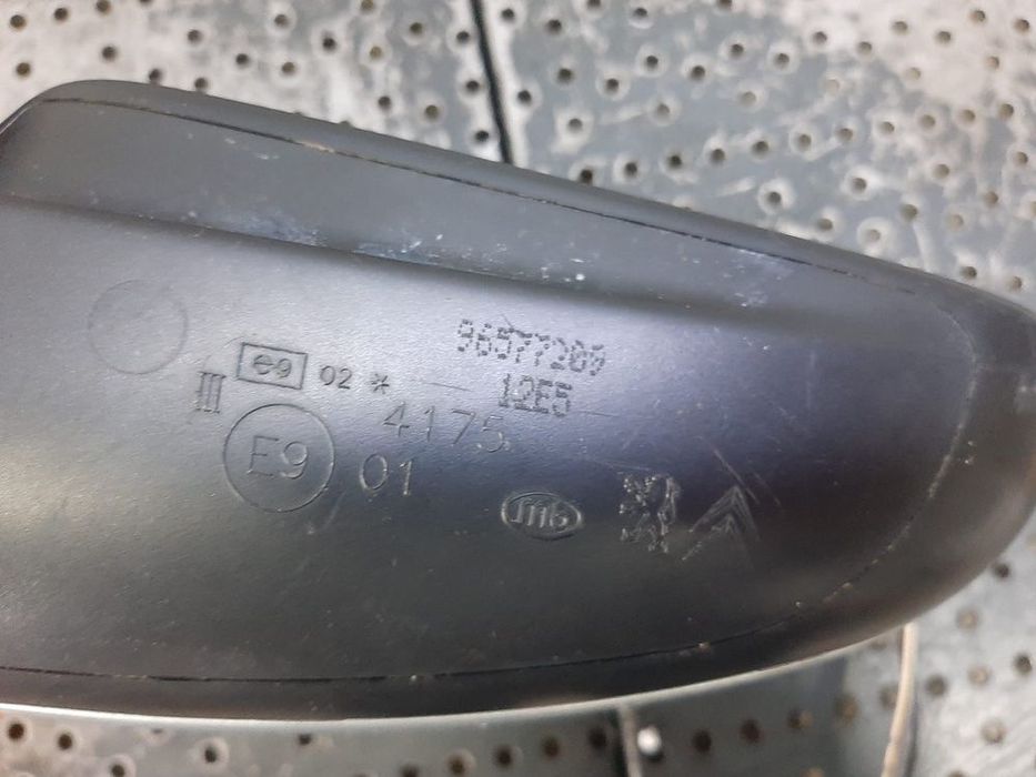 oglinda electrica pentru piese dreapta 6 fire peugeot 307 96577209