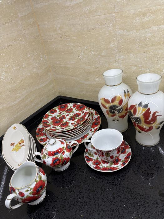 Фарфоровый чайный сервиз с цветочным узором из красных маков