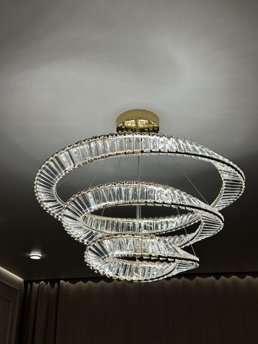 Продам люстру, светильники