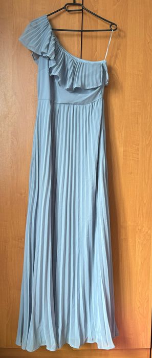 Дълга светлосиня рокля с едно рамо и плисе