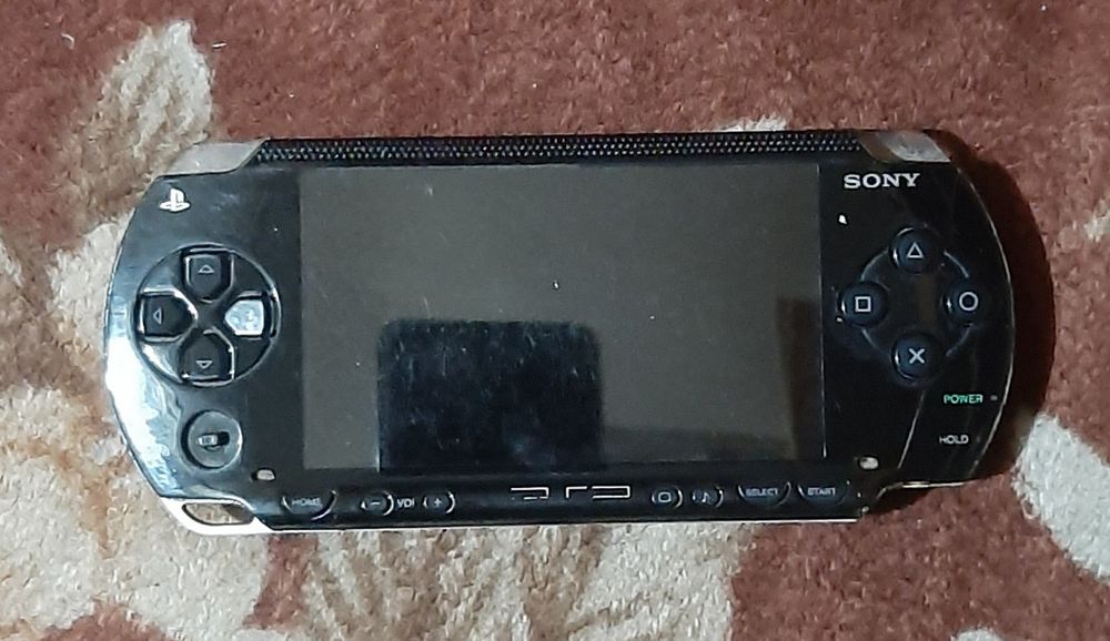 Vând psp în stare bună estetică  1004