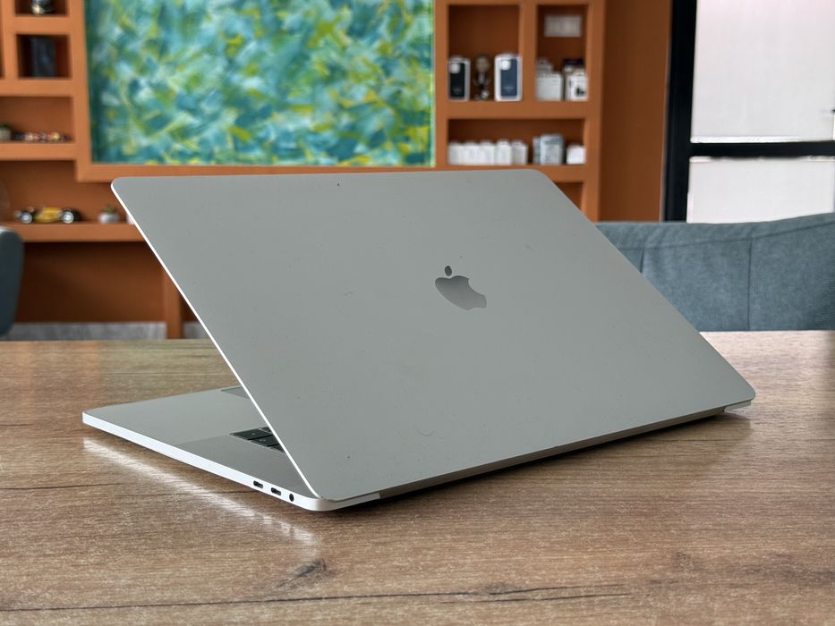 Macbook Pro 15” 2018 i7 16 GB RAM * GRAND * Garantie 1 AN