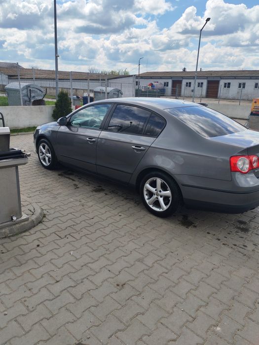 Vând Volkswagen Passat B6