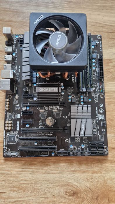 KIT AM3+ FX-8300 (8 core)+Placa 970A-UD3P+16GB RAM+Cooler AMD RGB !! CA NOU !! 300lei