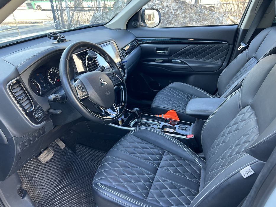 Продам автомобиль Мицубиси аутландер