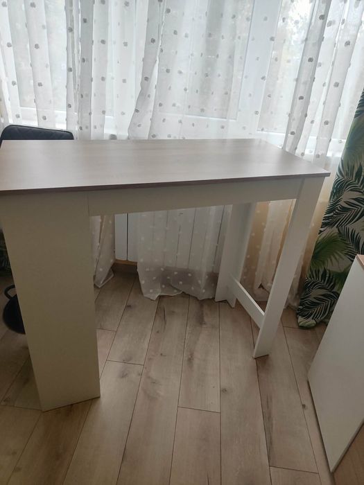 Бар маса  с рафтове в отлично състояние