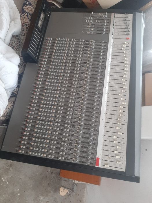 Mixer analogic dispune de meter bidge inclus