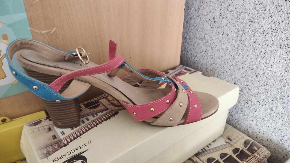 Продам босаножки