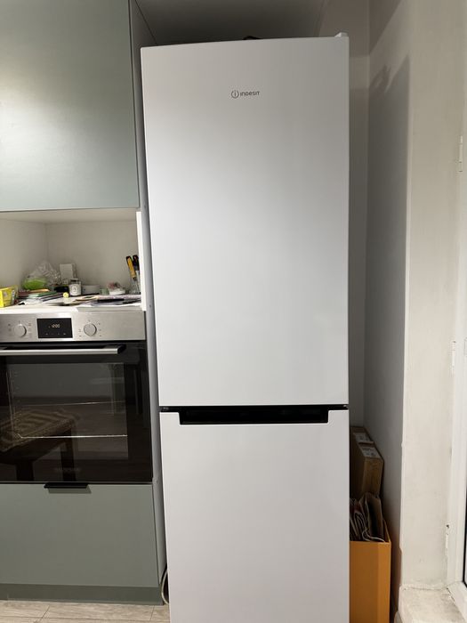 Холодильник Indesit, морозилкасы бәрі жақсы стит