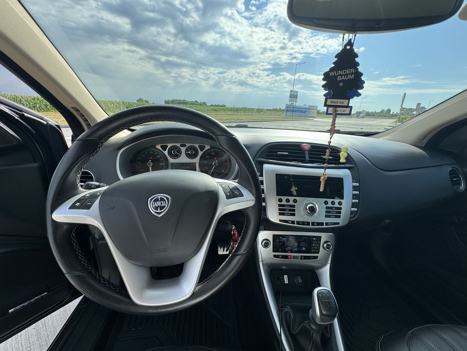 Lancia Delta 1.4 Turbo benzină 140 CP, an 2014 – stare foarte bună, bine întreținută și bine echipată