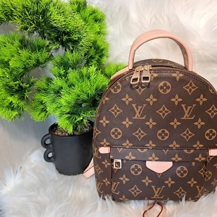 LV дамска раница.