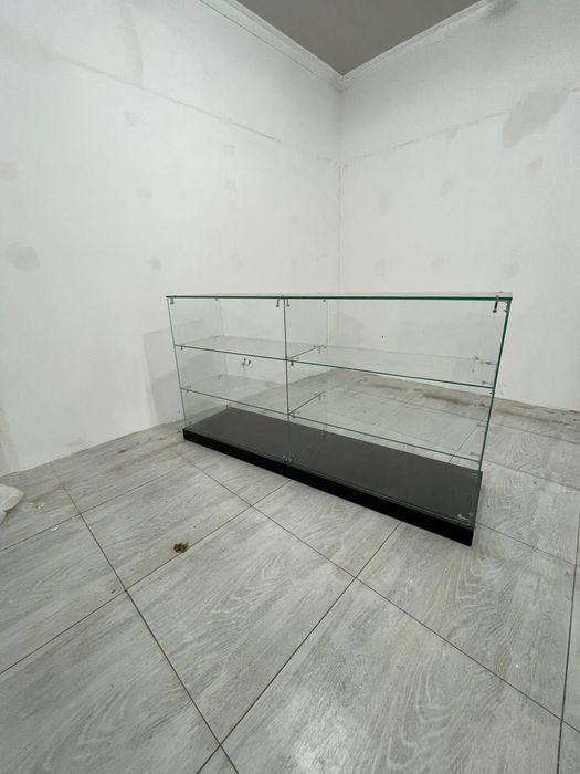 Ойнали витрина магазин учун