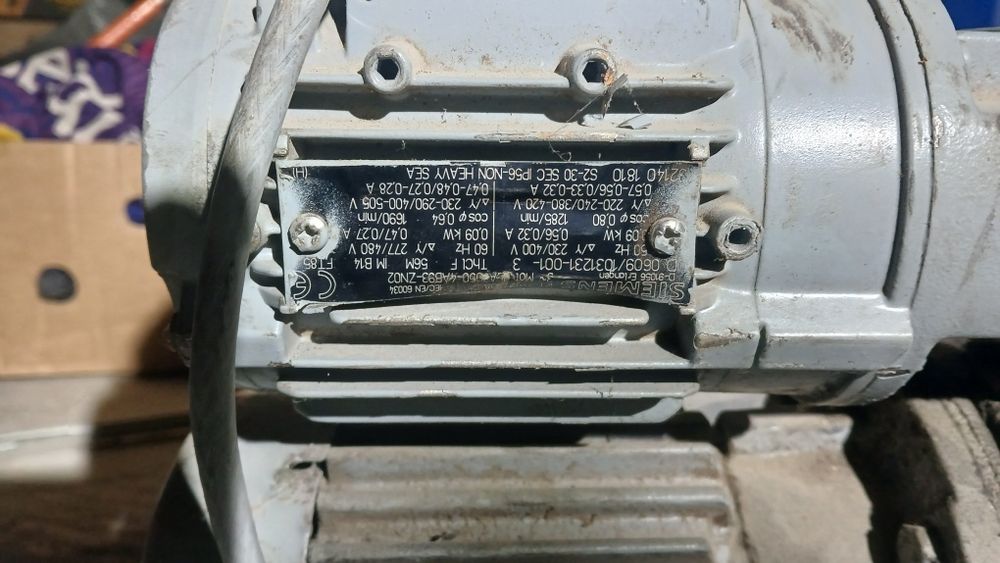 De vânzare  motor cu reductor.