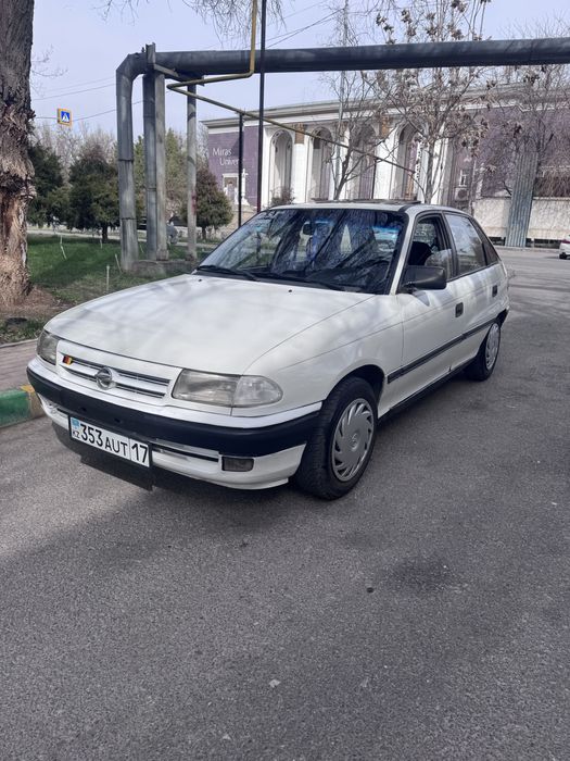 Продам  автомобиль opel astra 1992