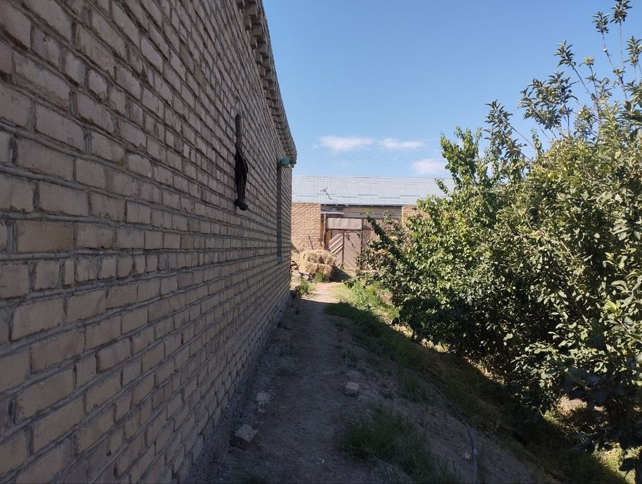 Курилиши тугалланмаган участка сотилади