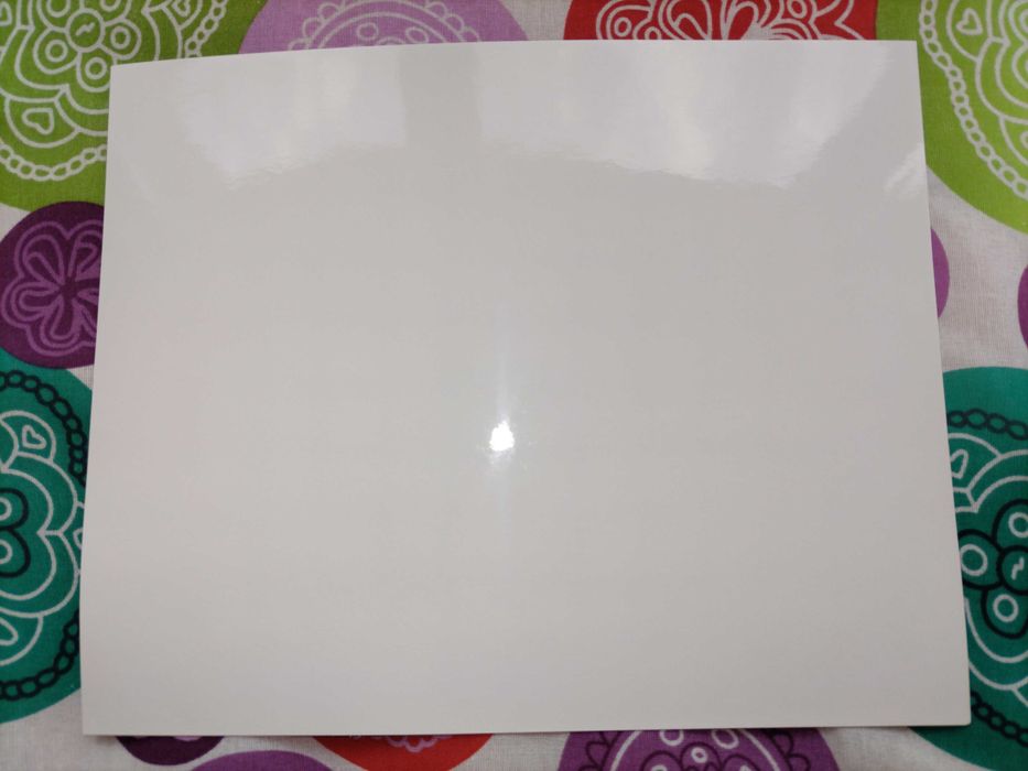 Картон, гланциран.