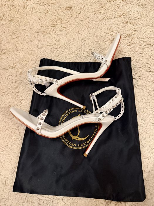 Sanda elegnata Louboutin alba