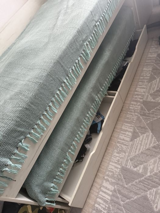 Продам двухъярусную  кровать