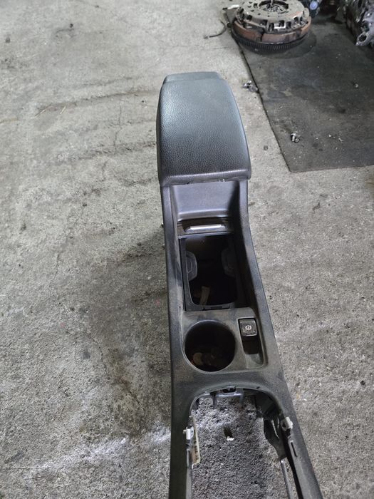 Cotiera Opel Astra j din piele cu frana de mana electrica