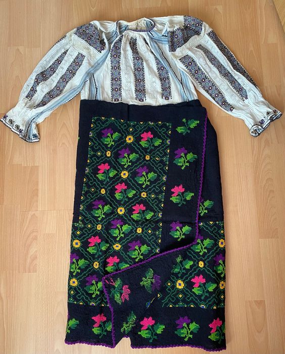 Costum tradițional ( ie și zăvelcă )