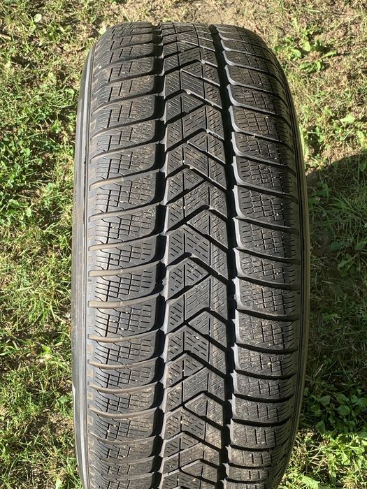Jante noi cu tot cu cauciucuri de iarna Pirelli
