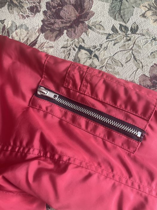 Продается красный бомбер