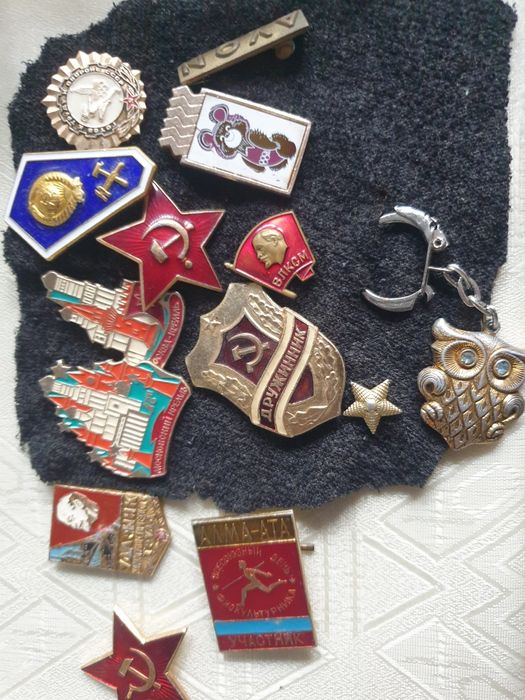 Значки металлические б/у