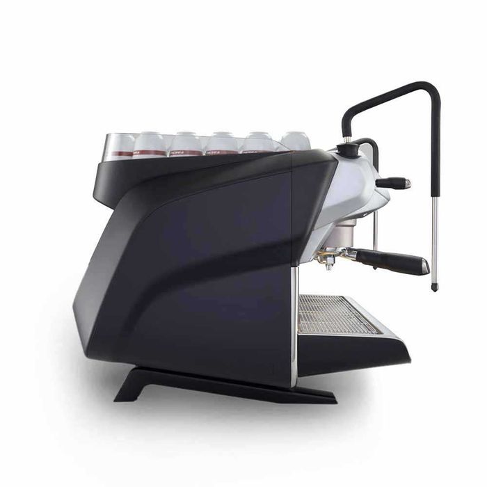 Кофемашина FAEMA E71, с 2 группами и системой "Barista Drive".